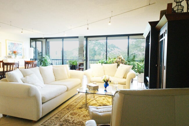 Building Photo - 2480 Presidential Way