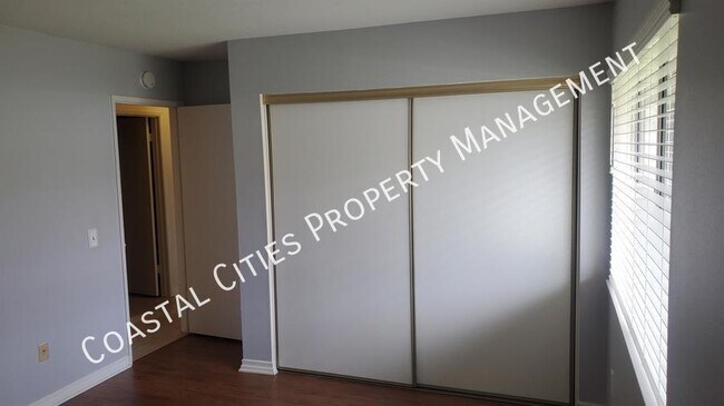 Building Photo - 1696 Carmel Cir E