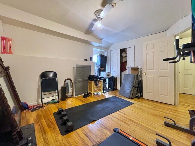 Building Photo - 415 1st St