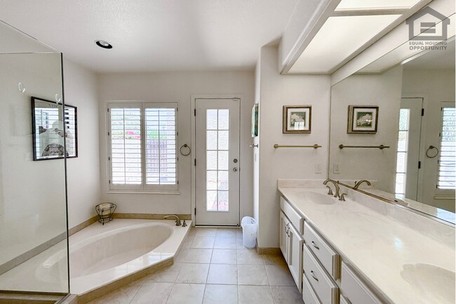 Building Photo - 3Bed/2Bath Furnished Home w/Stunning Backyard! Ready for Immediate Move-In! – POOL!