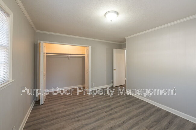 Building Photo - 465 N Hairston Rd