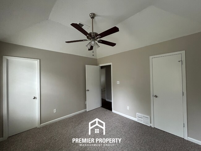 Building Photo - 10075 Yates Dr