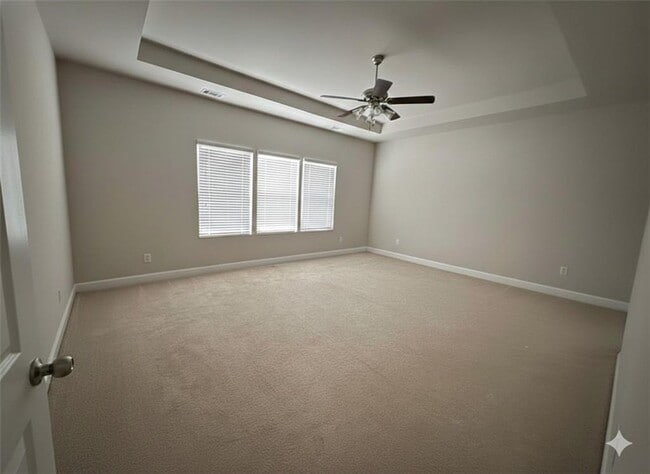 Building Photo - 1750 Dahlia Dr