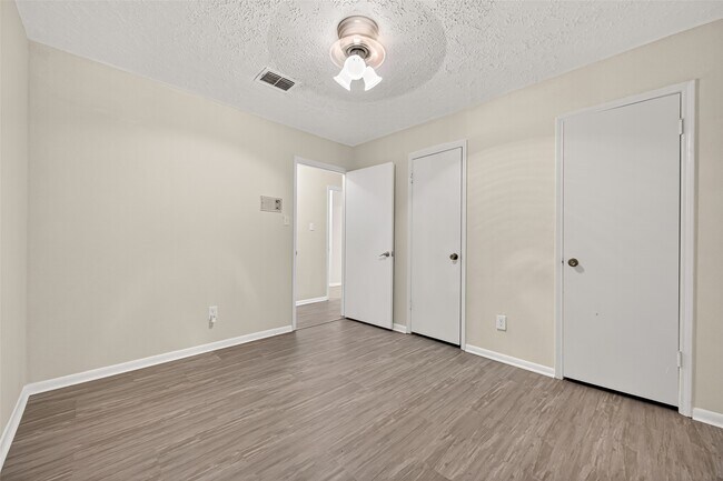 Building Photo - 6822 Dusty Dawn Dr