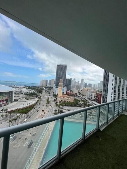 Building Photo - 888 Biscayne Blvd