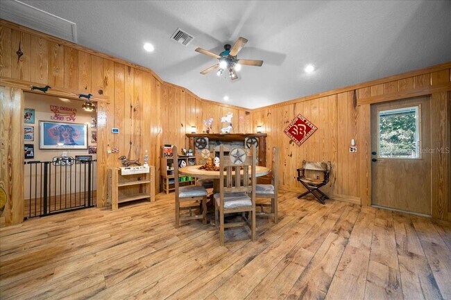 Building Photo - 3135 NE 49th St