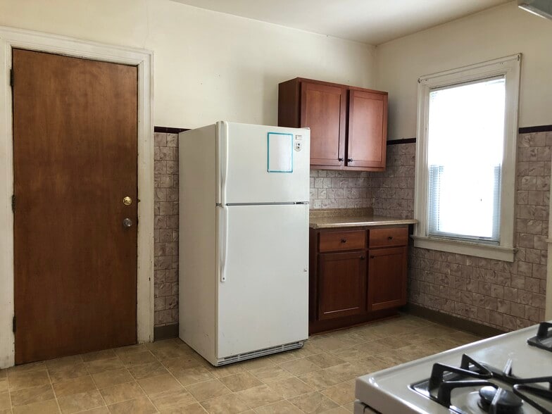 Building Photo - 3218 N Oakland Ave