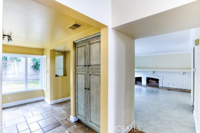 Building Photo - 9 Sharpsburg