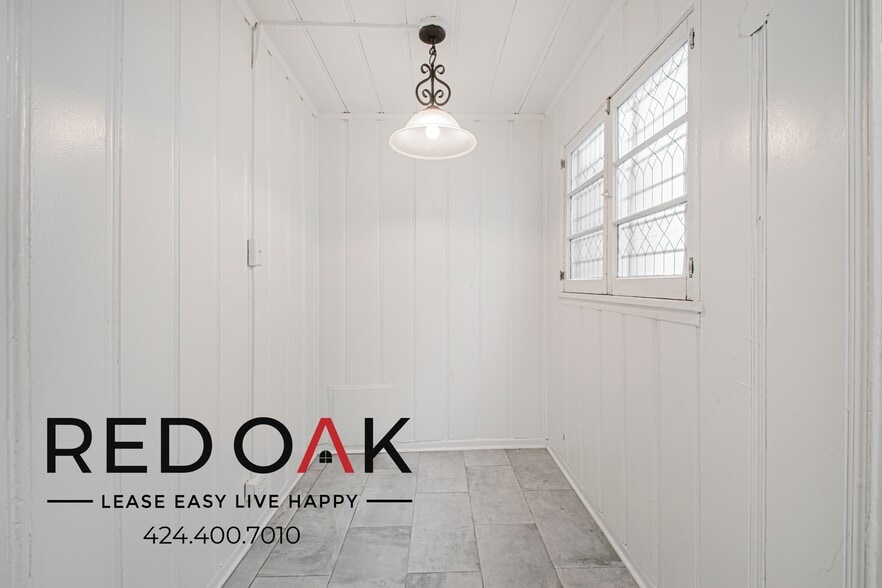 Building Photo - 417 S Coronado St