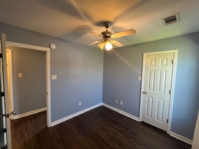 Building Photo - 102 Rosebud Cir