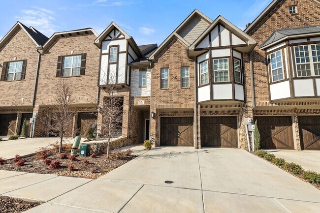 Building Photo - 2205 Southwick Dr