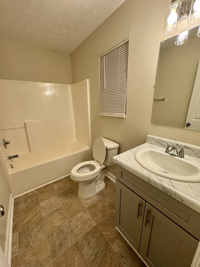 Building Photo - 200 Country Meadows Ct