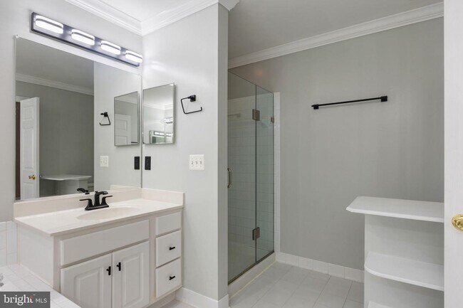 Building Photo - 434 Clayton Ln