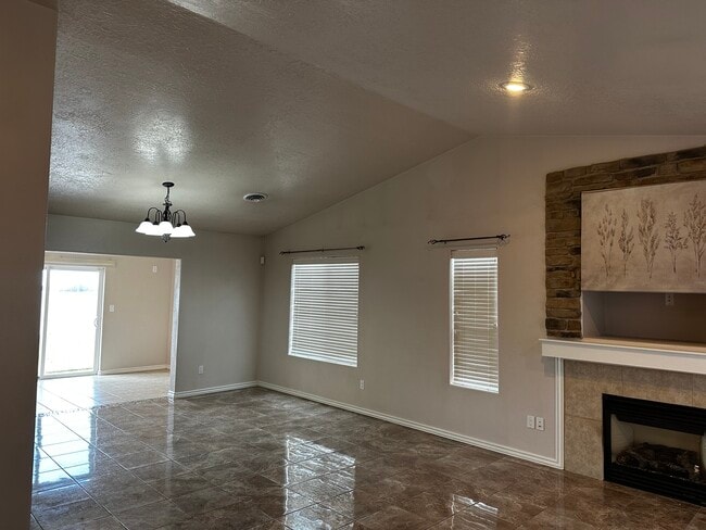 Building Photo - 613 Mesa Vista Dr