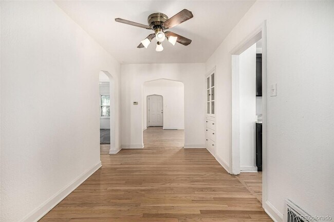 Building Photo - 1409 S Clermont St