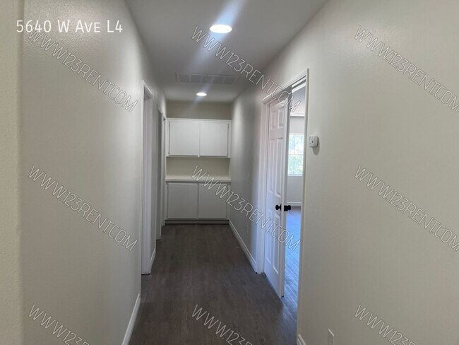 Building Photo - 5640 W Ave L4