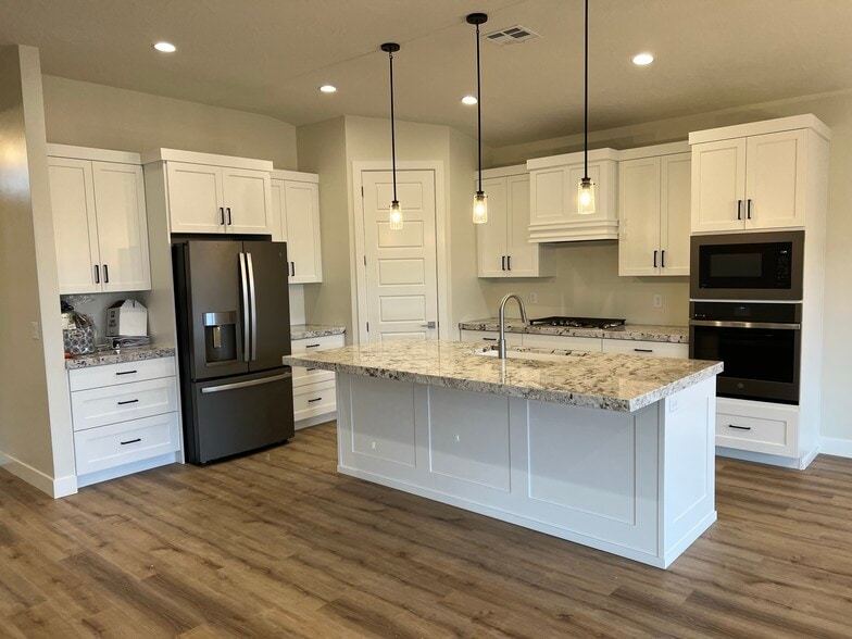 Building Photo - 2744 W Columbo Ln