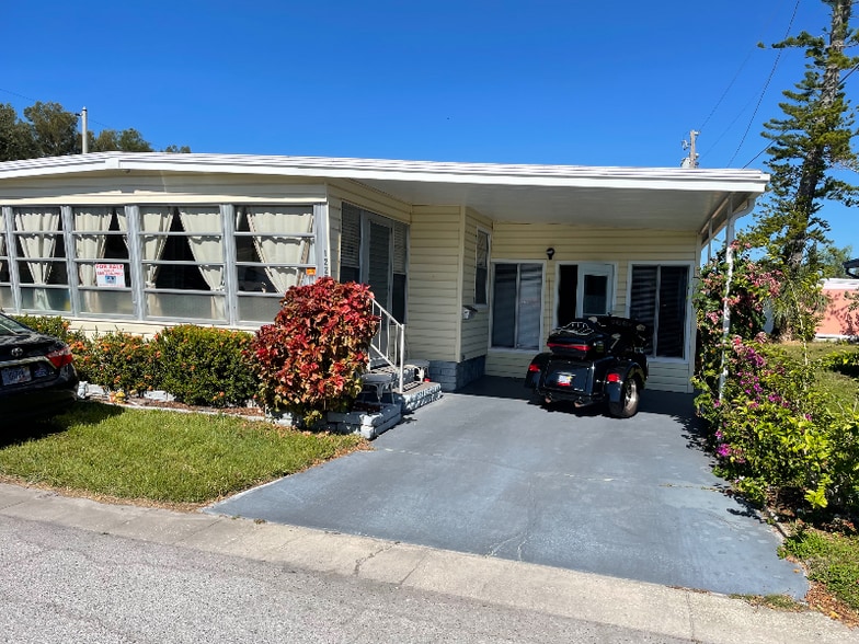 Primary Photo - 16416 US Hwy 19 N