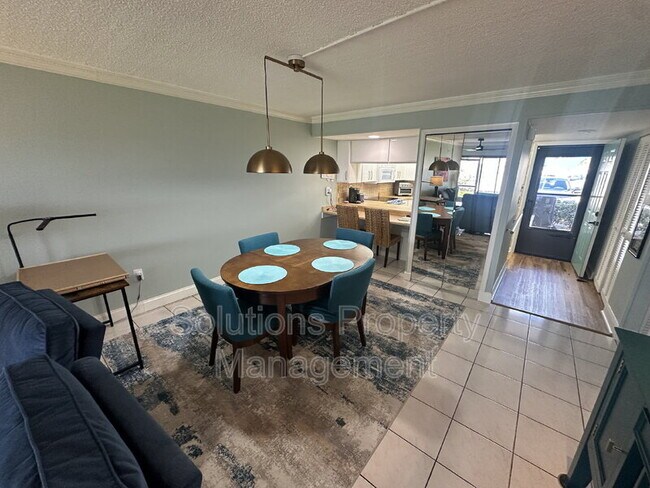 Building Photo - 100 Canebreakers Dr