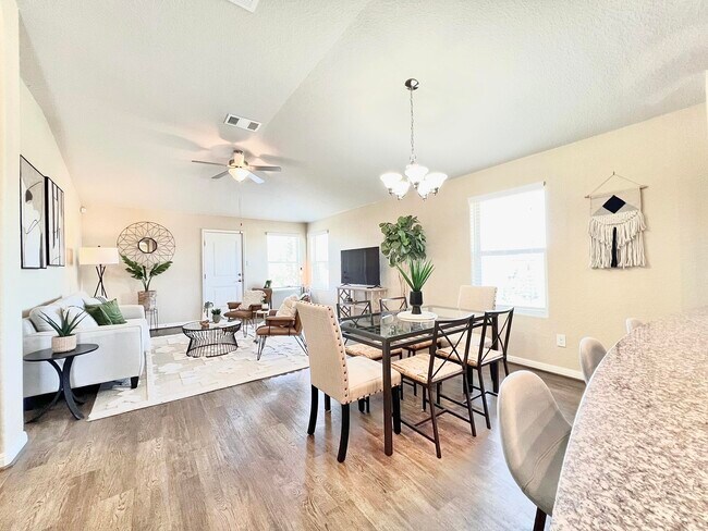 Building Photo - 11235 Silver Rose