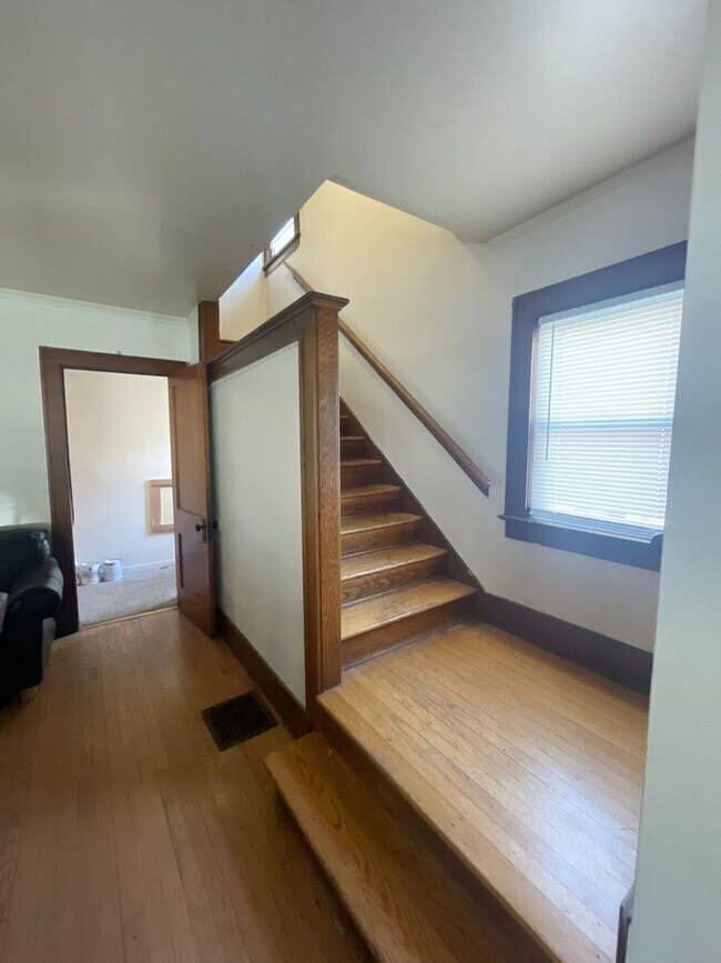 Building Photo - 926 Sylvan Ave