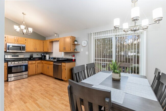 Building Photo - 1201-1203 Johnston Drive-SI ID1497747P