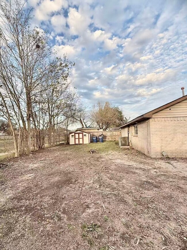 Building Photo - 16354 Villaret Dr