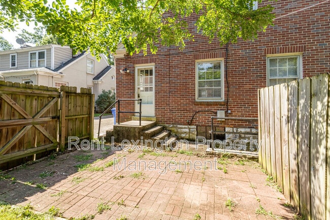 Building Photo - 123 Barberry Ln
