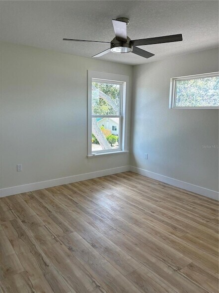 Building Photo - 14733 Sunset Dr