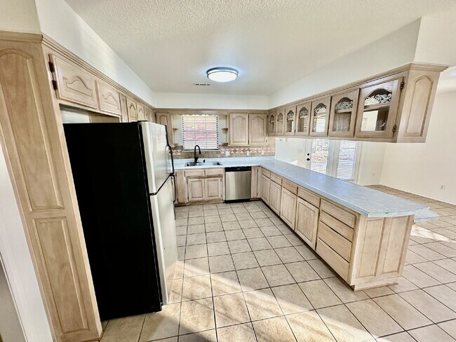 Building Photo - 1242 SW Elm Tree Rd