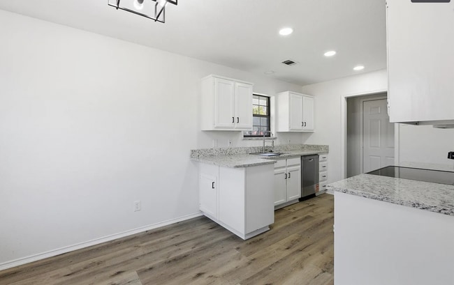 Building Photo - 220 Brook Cir