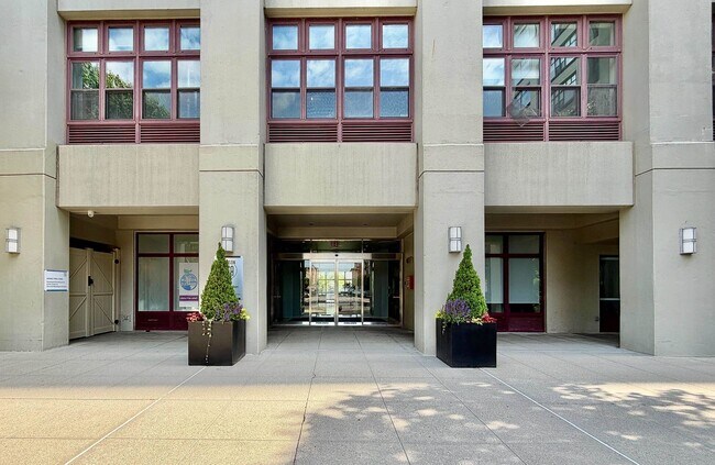 Building Photo - 1500 Washington St