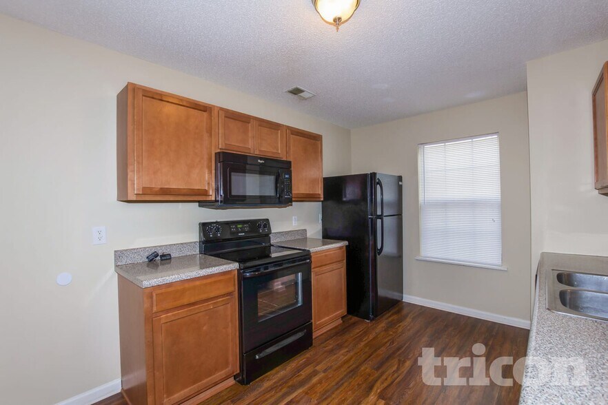 Building Photo - 104 Flyer Ct