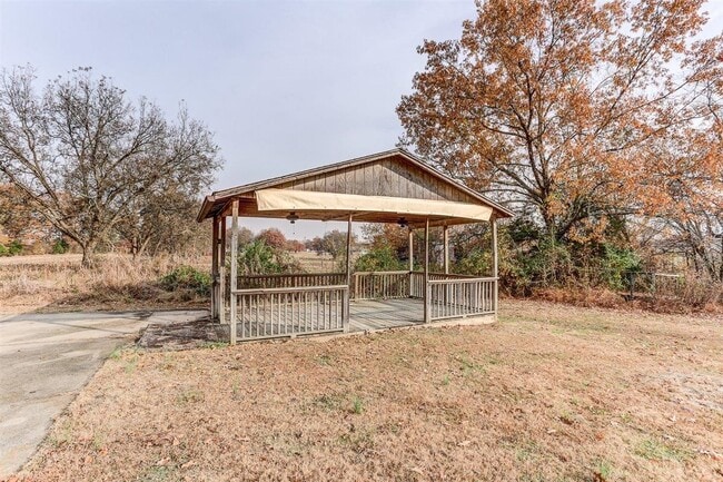 Building Photo - 111 Templeton Rd