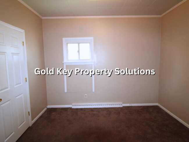 Building Photo - Spacious 2 BR 1 BA House with Central Air and Enclosed Porch (SECTION 8 APPROVED)