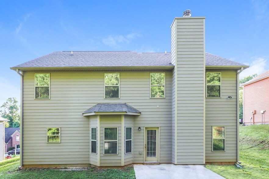 Building Photo - 11040 Southwood Dr