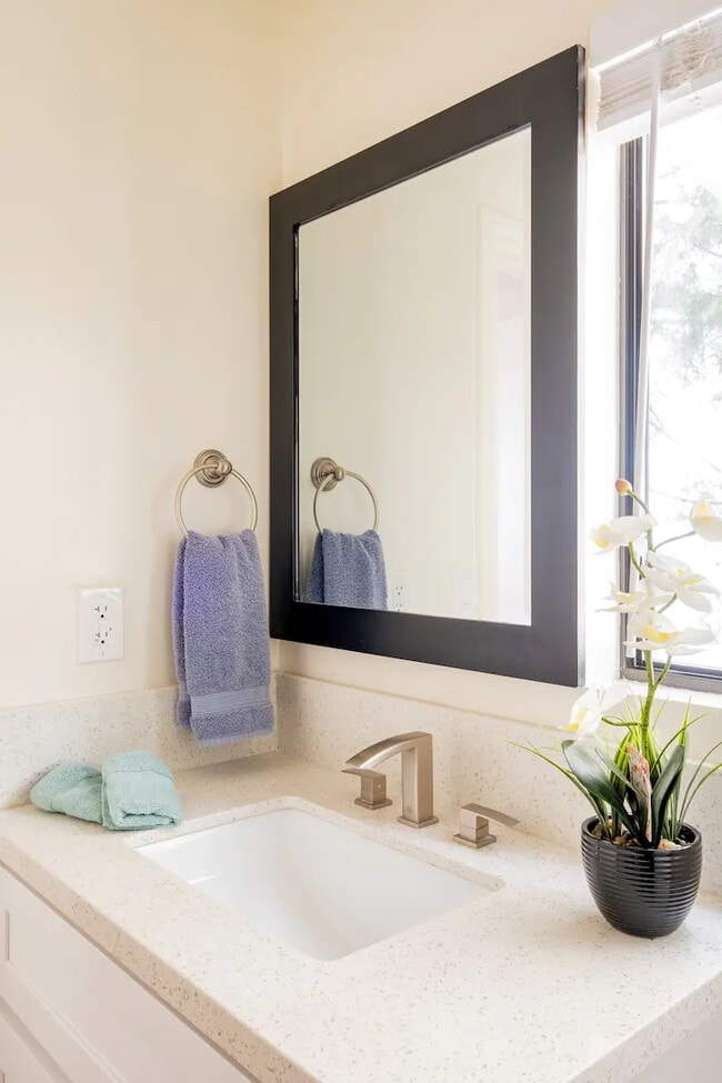 Building Photo - 9742 Date St