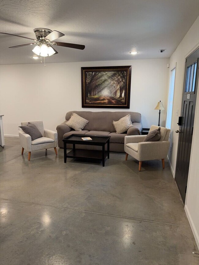 Building Photo - 526 Gadsden Rd NW