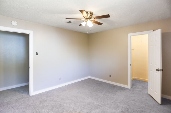 Building Photo - 502 Rosewood Dr