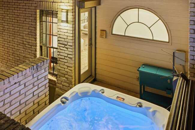 Building Photo - 2915 Quail Oak St