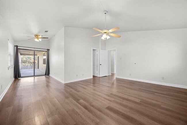 Building Photo - 208 S Cougar Ave