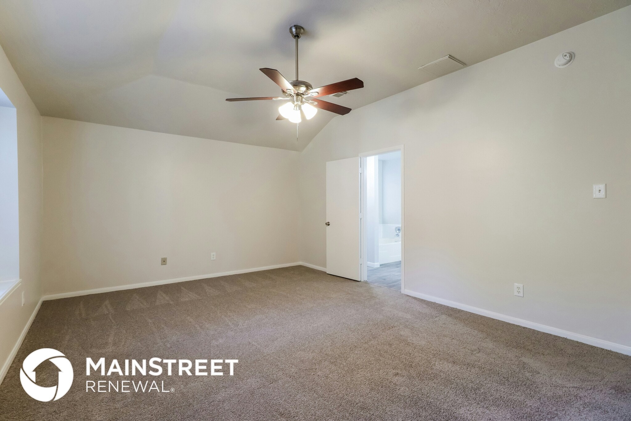 Building Photo - 18442 Hollow Oaks Cir
