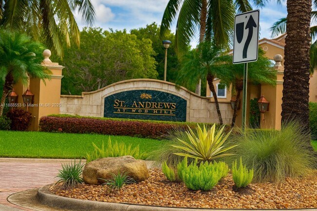 Primary Photo - 8040 N Nob Hill Rd