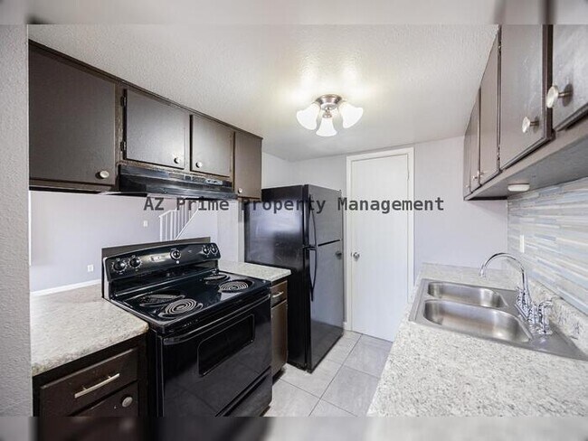 Building Photo - 5414 W Lynwood St