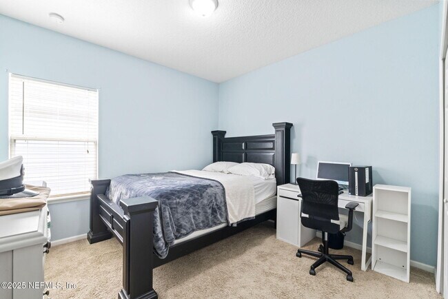 Building Photo - 300 Auburn Oaks Rd E