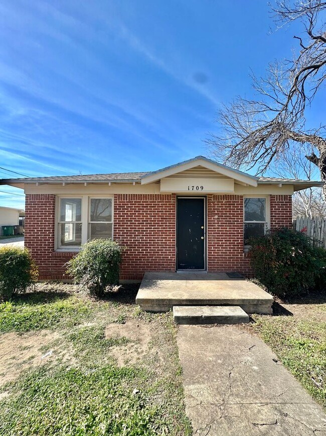 Primary Photo - 3 Bedroom Available For Lease Near ASU!!!