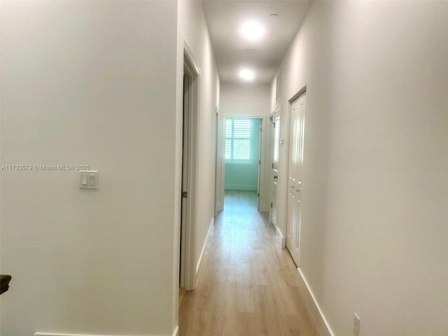 Building Photo - 8280 Cascada Isles Dr