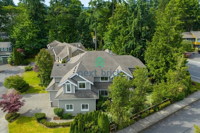 Building Photo - Spacious Home in Desirable Bellevue Neighb...