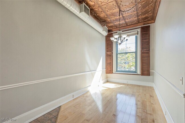 Building Photo - 408 W St Clair Ave