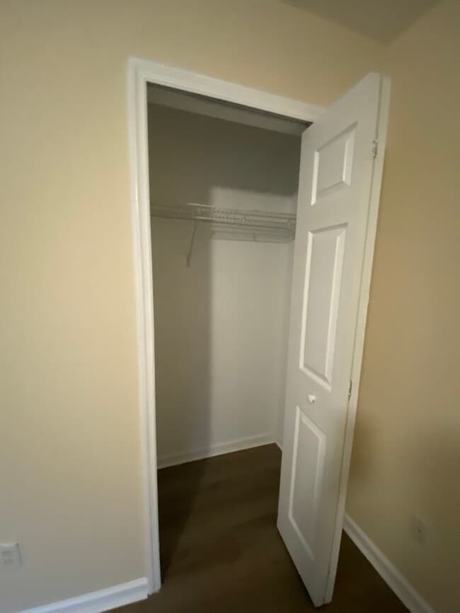 Building Photo - 2 Bdr/2bath townhome, great location!
